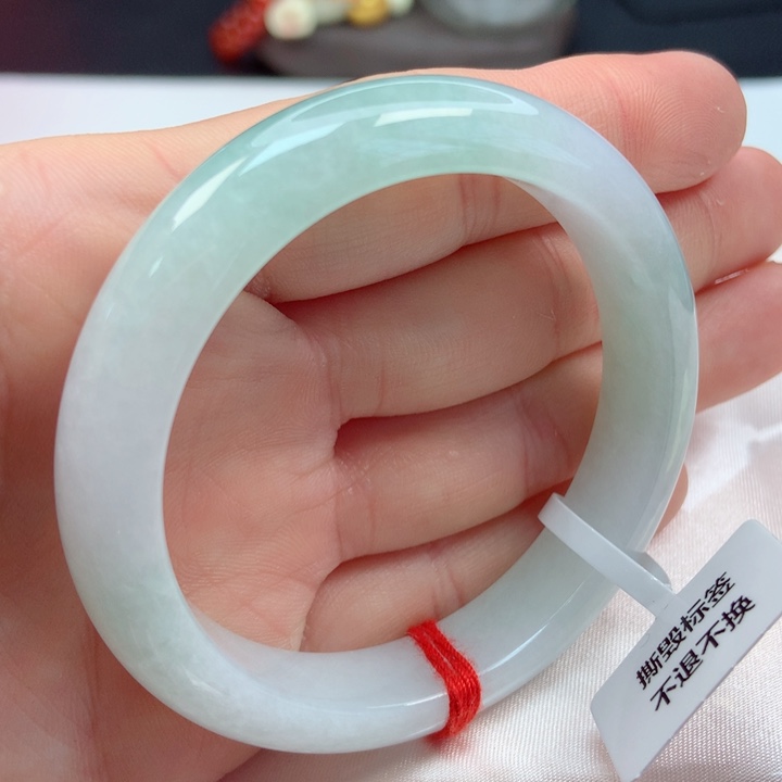 翡翠手镯未镶嵌52圈