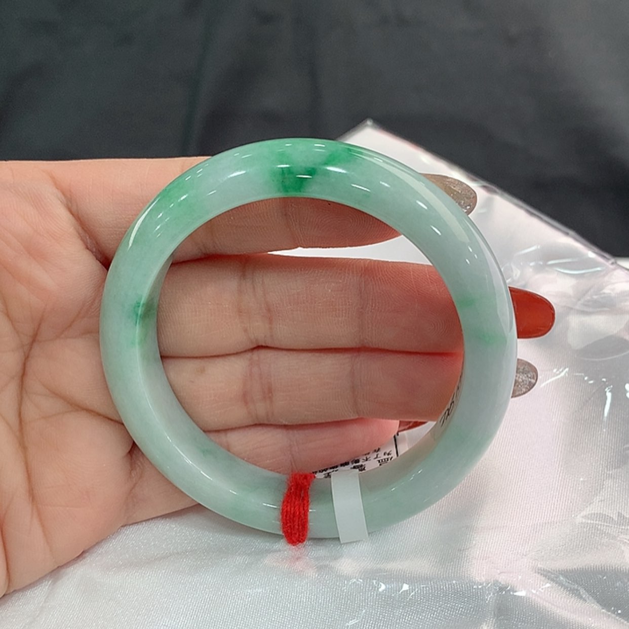 【闪购商品】翡翠手镯未镶嵌一****?54.5，53/54