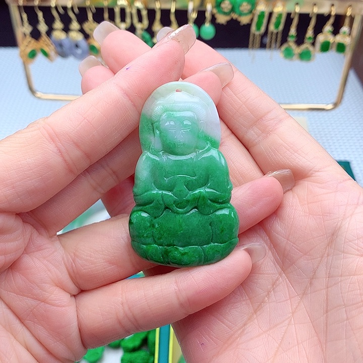 翡翠颈饰未镶嵌翡翠