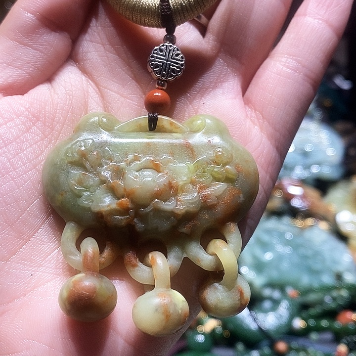 岫玉未镶嵌毛衣链