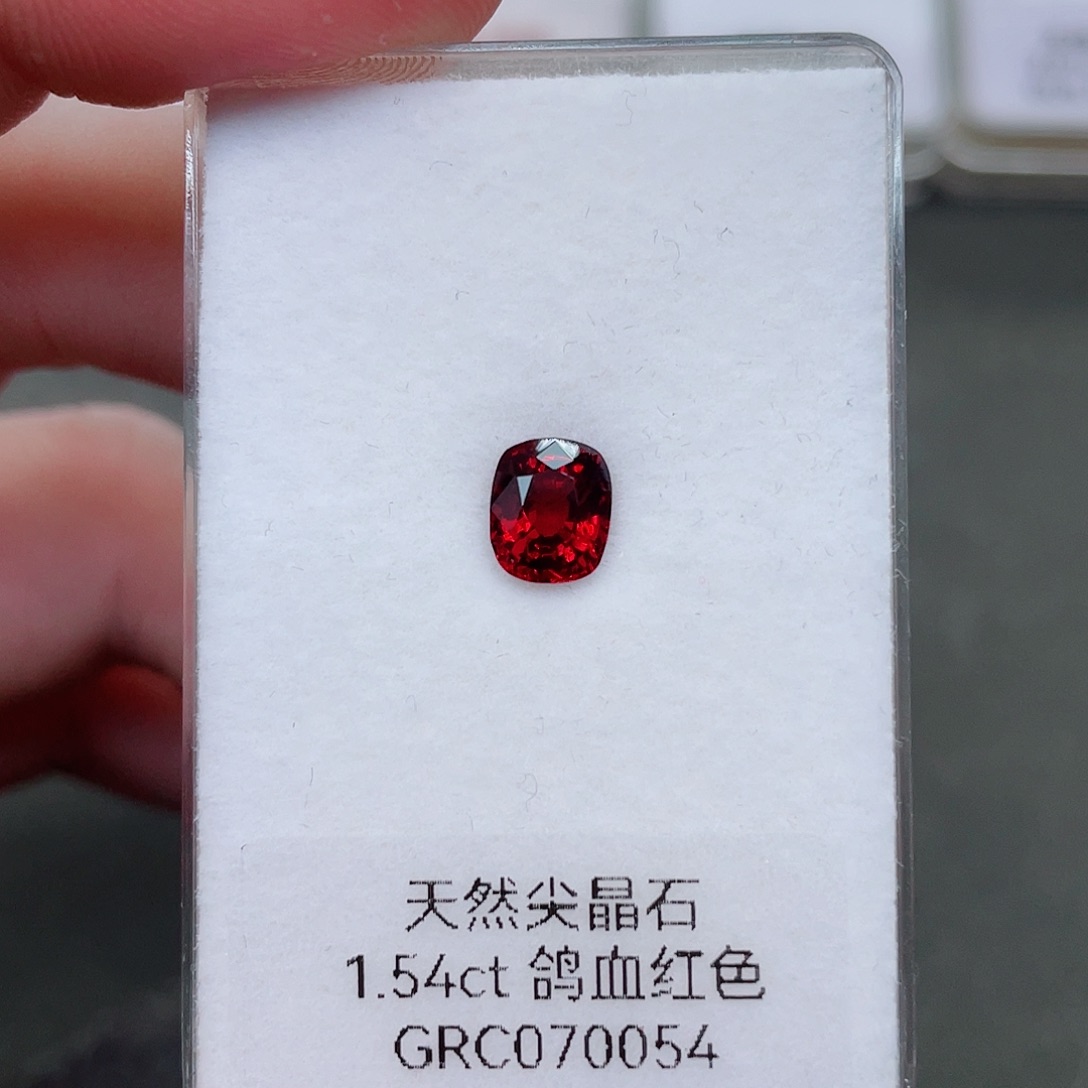 尖晶石裸石未镶嵌1.54克拉无烧鸽血红色尖晶