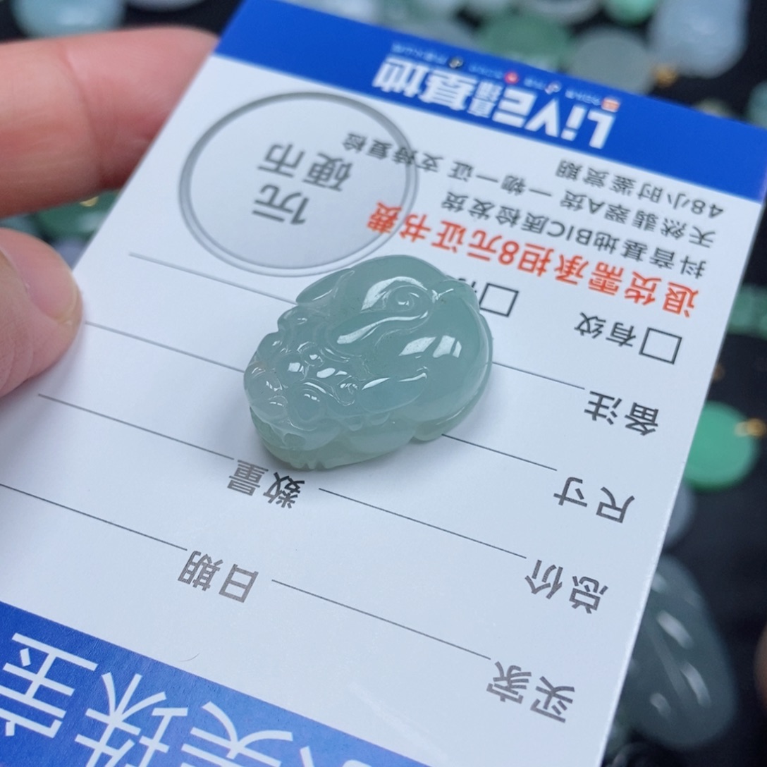 翡翠未镶嵌颈饰貔貅