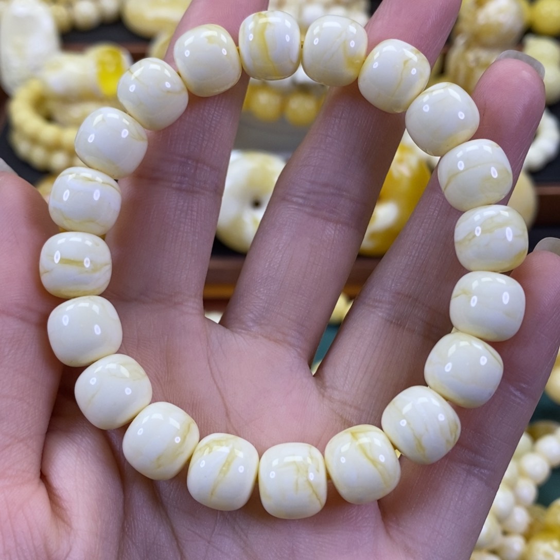 琥珀裸石未镶嵌同料手串