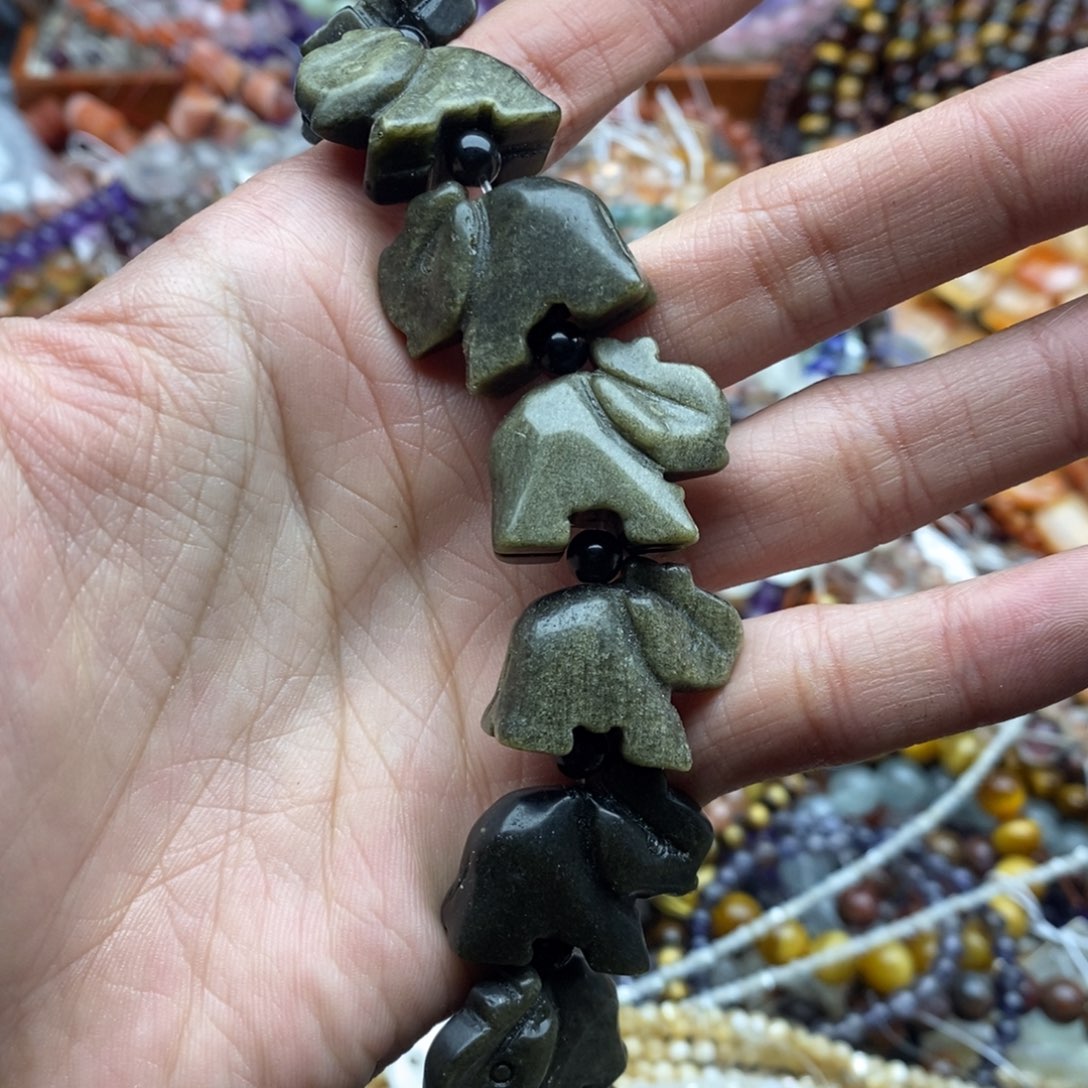 玛瑙/玉髓未镶嵌珠宝半成品两个天然金曜石雕刻大象通孔