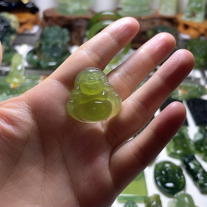 蛇纹石玉颈饰未镶嵌