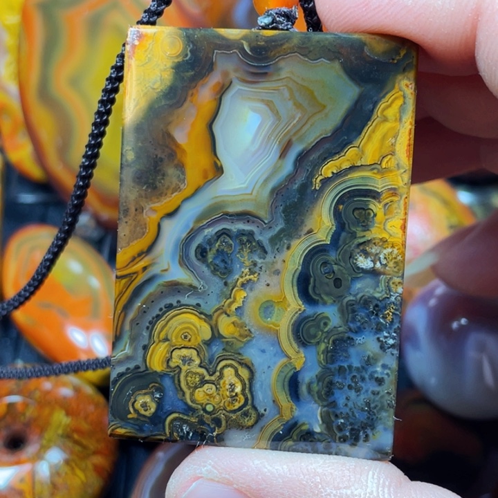 正***存玛瑙/玉髓未镶嵌颈饰