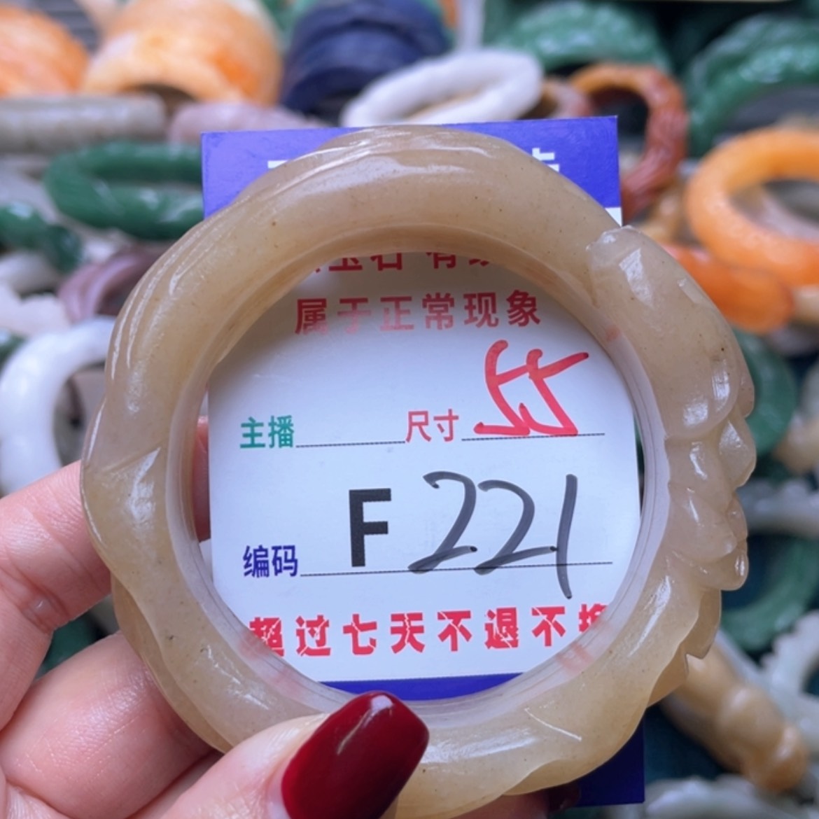 【闪购商品】未镶嵌手镯石英质玉