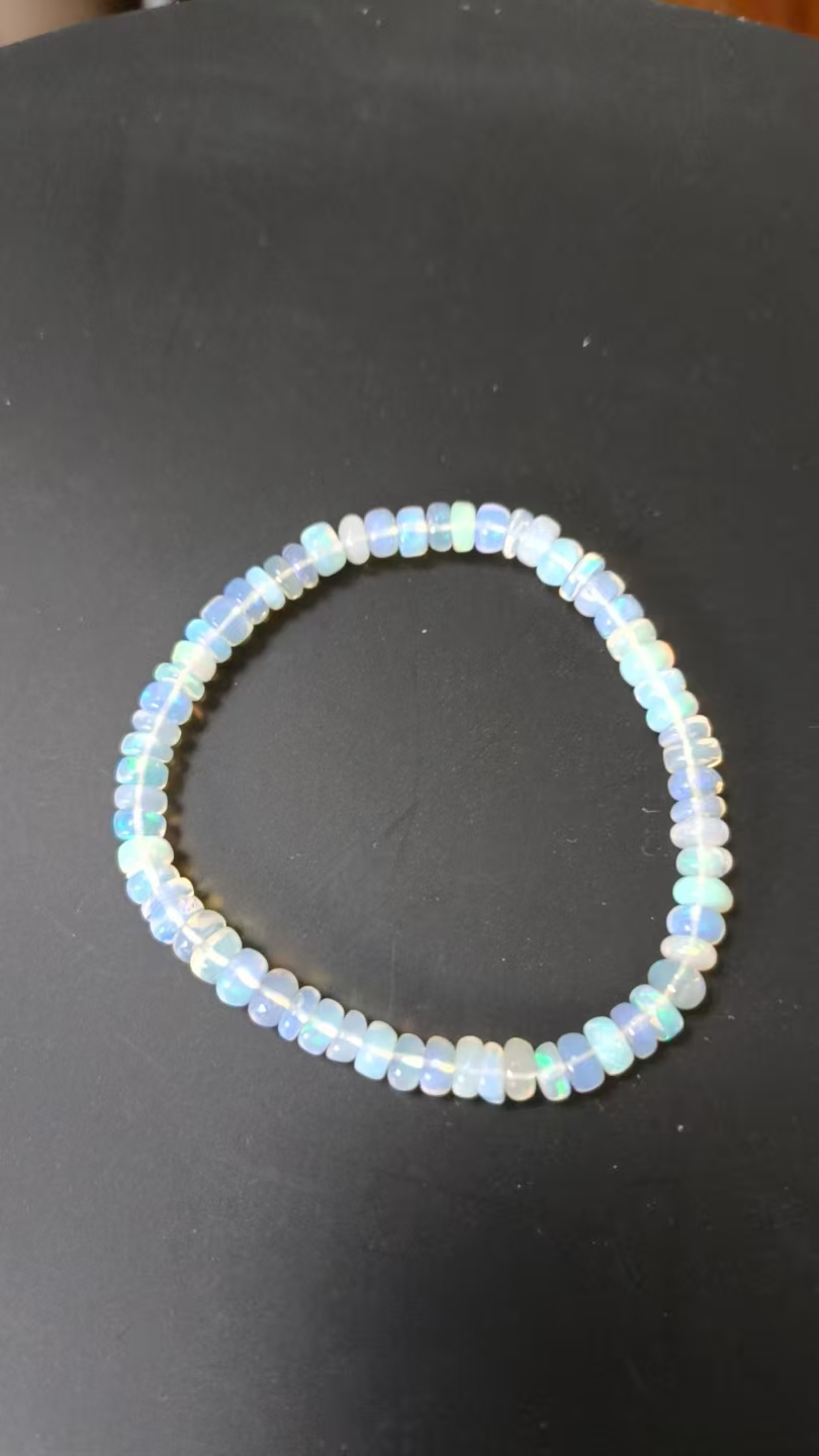 天然彩欧泊手链，颜色漂亮