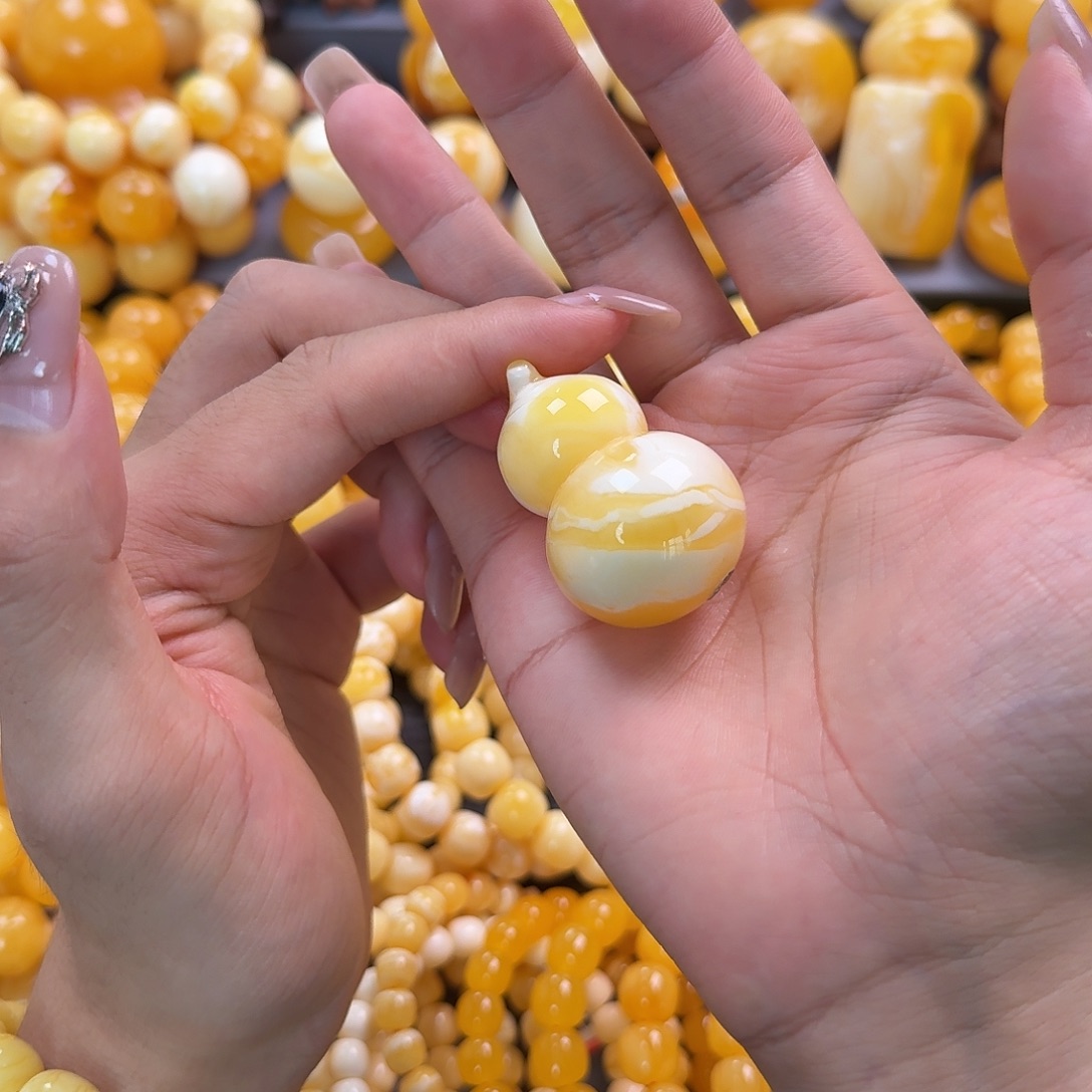 蜜蜡未镶嵌珠宝奇石19.8g