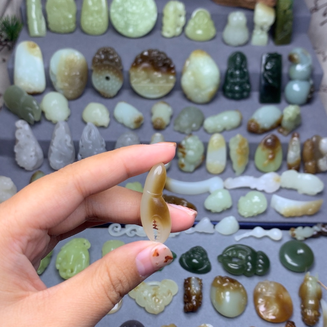 和田玉未镶嵌挂件