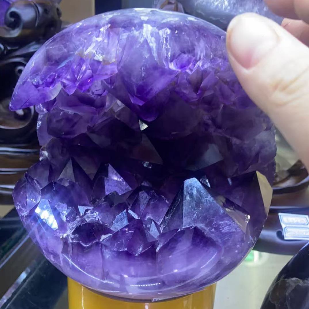 未镶嵌的天然水晶