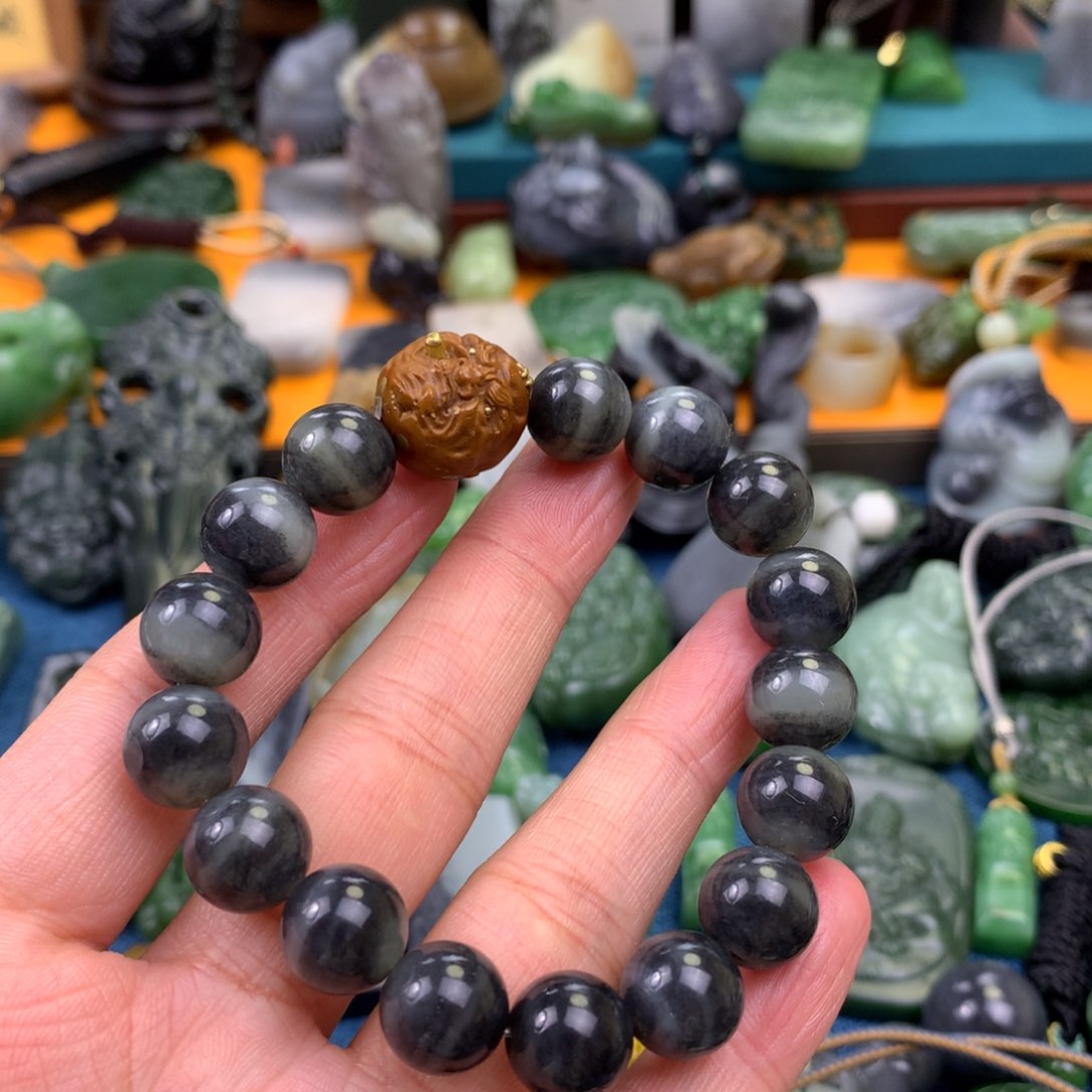 和田玉颈饰未镶嵌