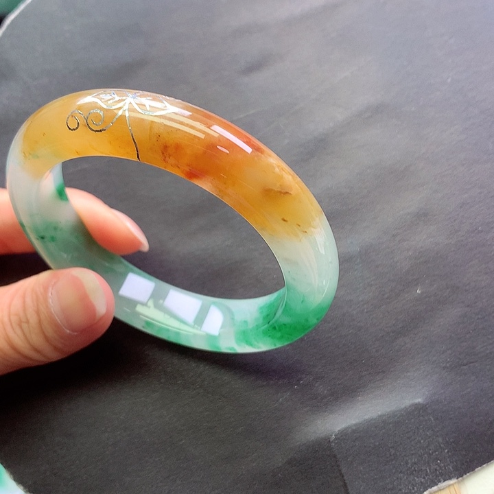 未镶嵌手镯石英质玉