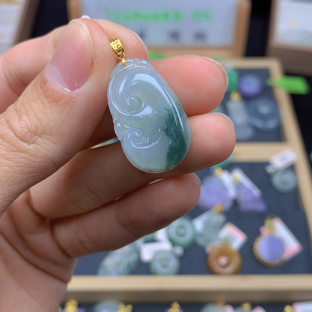 翡翠颈饰18K金镶嵌翡翠