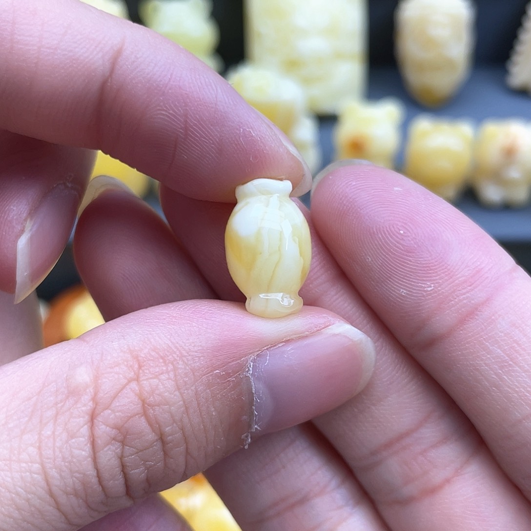 琥珀裸石未镶嵌蜜蜡