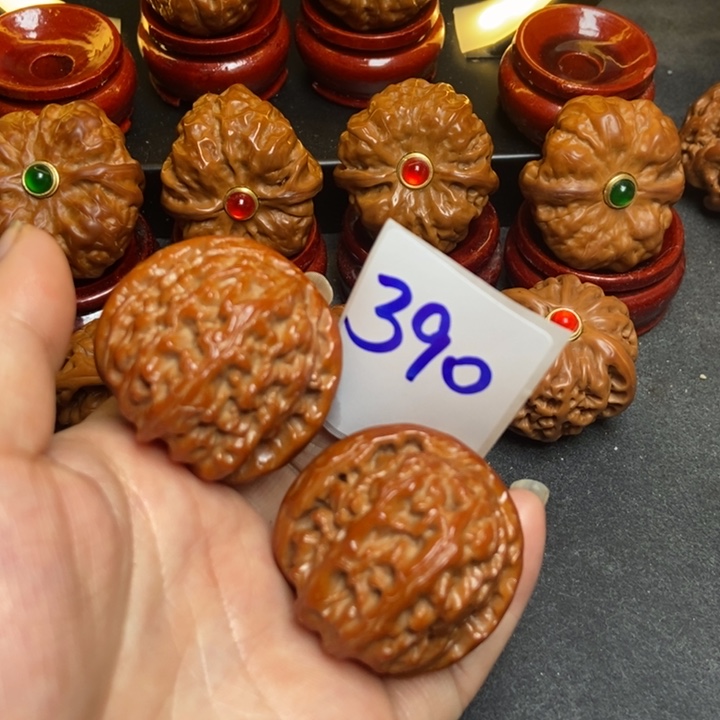 39白狮子390文玩核桃狮子头