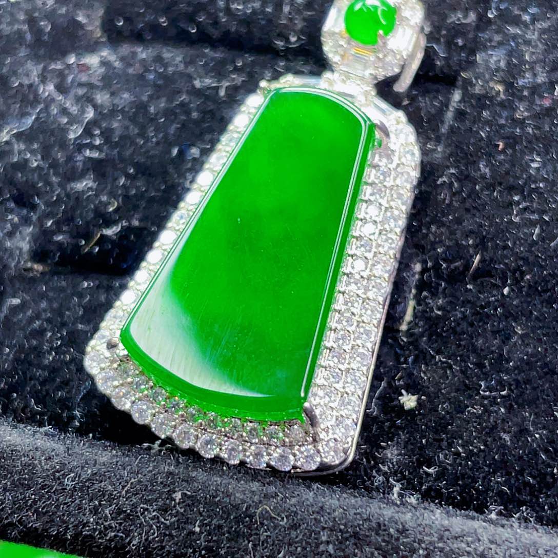 翡翠未镶嵌吊坠(不含链)500