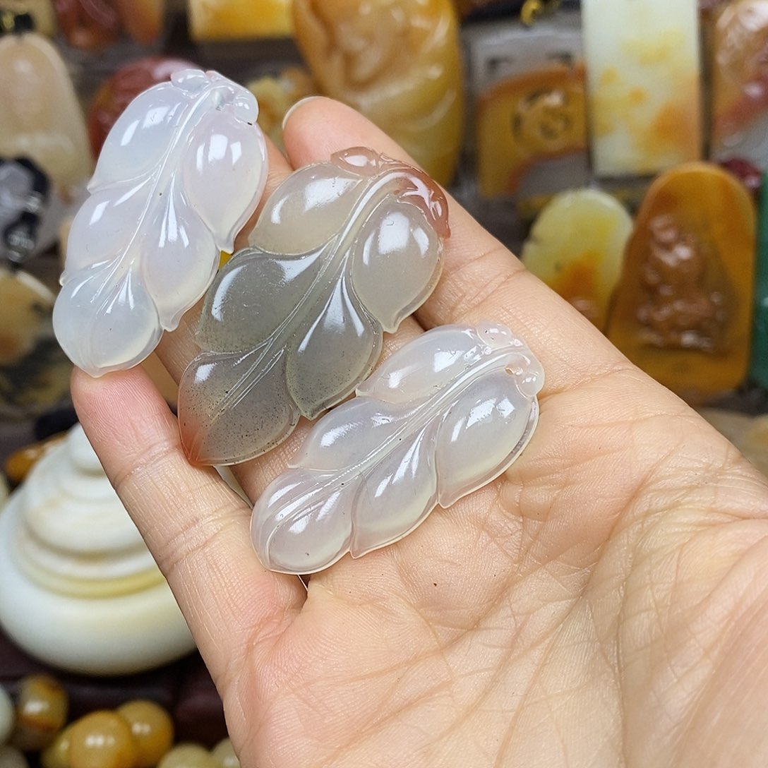 石英质玉（黄龙玉）颈饰未镶嵌