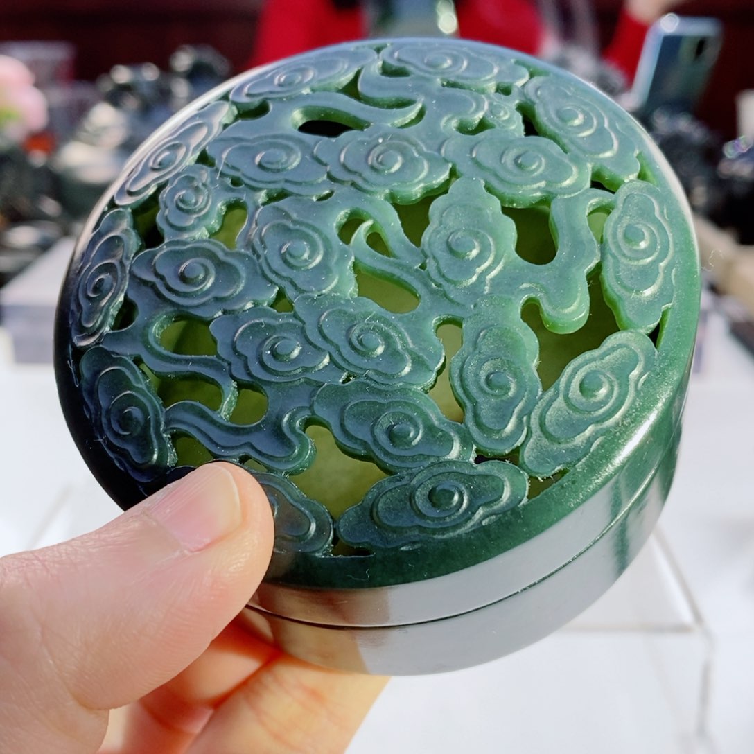 和田玉（青玉）摆件未镶嵌微瑕