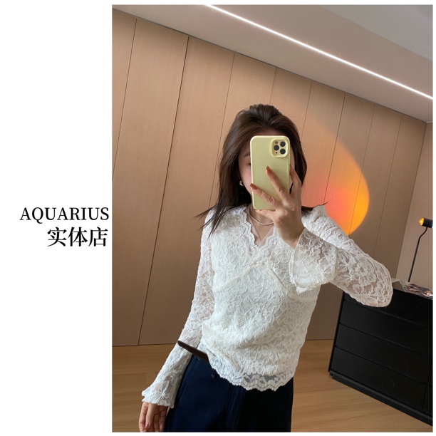 【AQUARIUS 】（蕾丝物语）V领加绒显瘦蕾丝打底衫9005