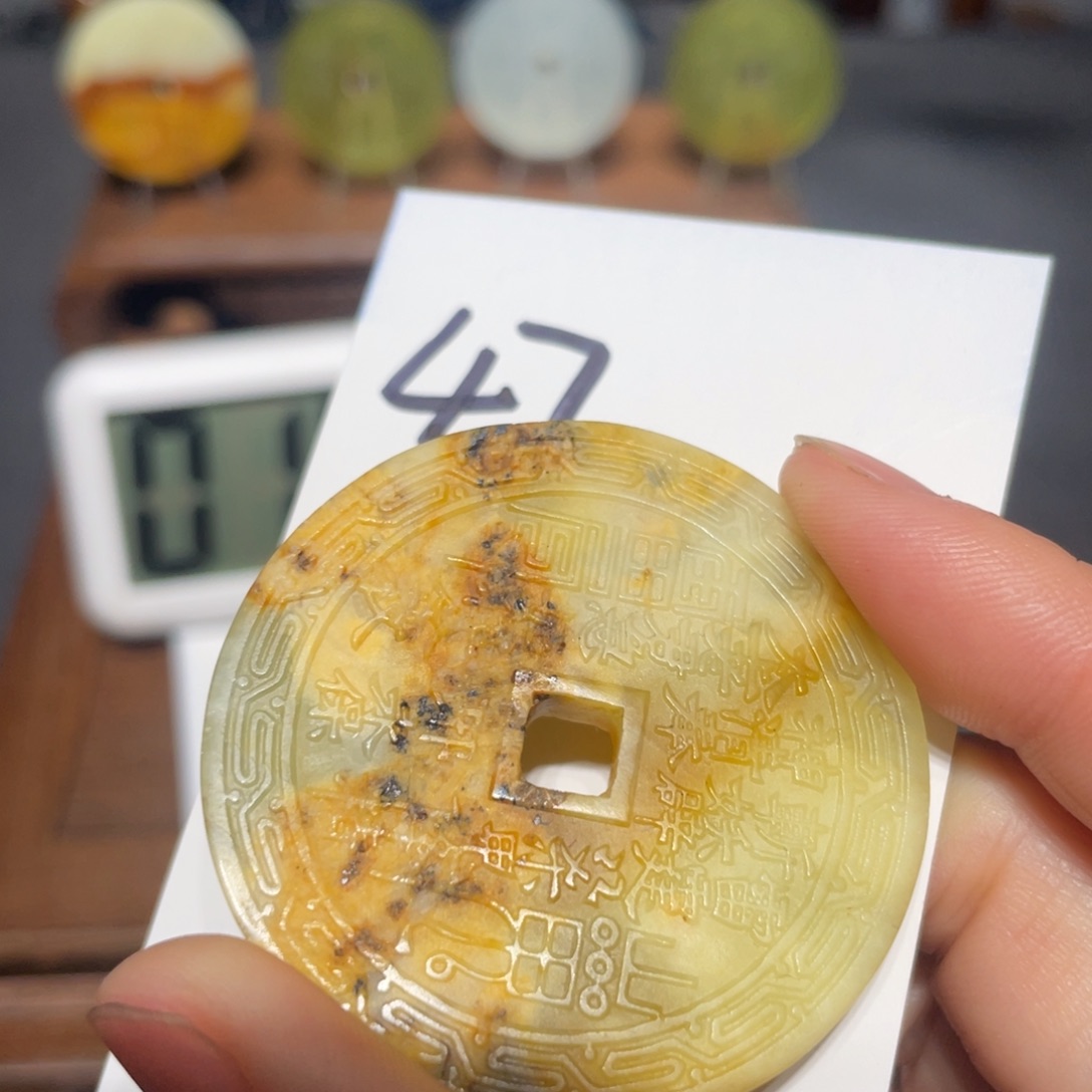 岫玉未镶嵌颈饰山花