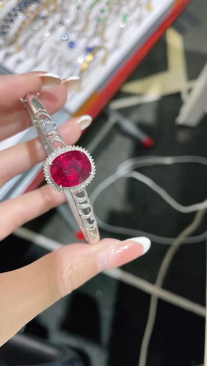 18K金镶嵌天然碧玺手镯