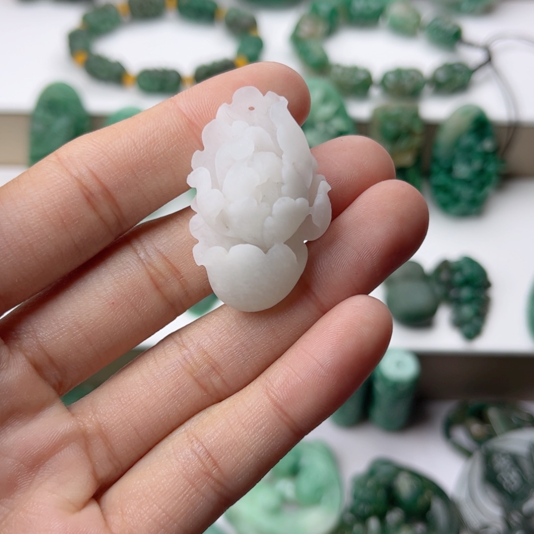 独山玉未镶嵌挂件