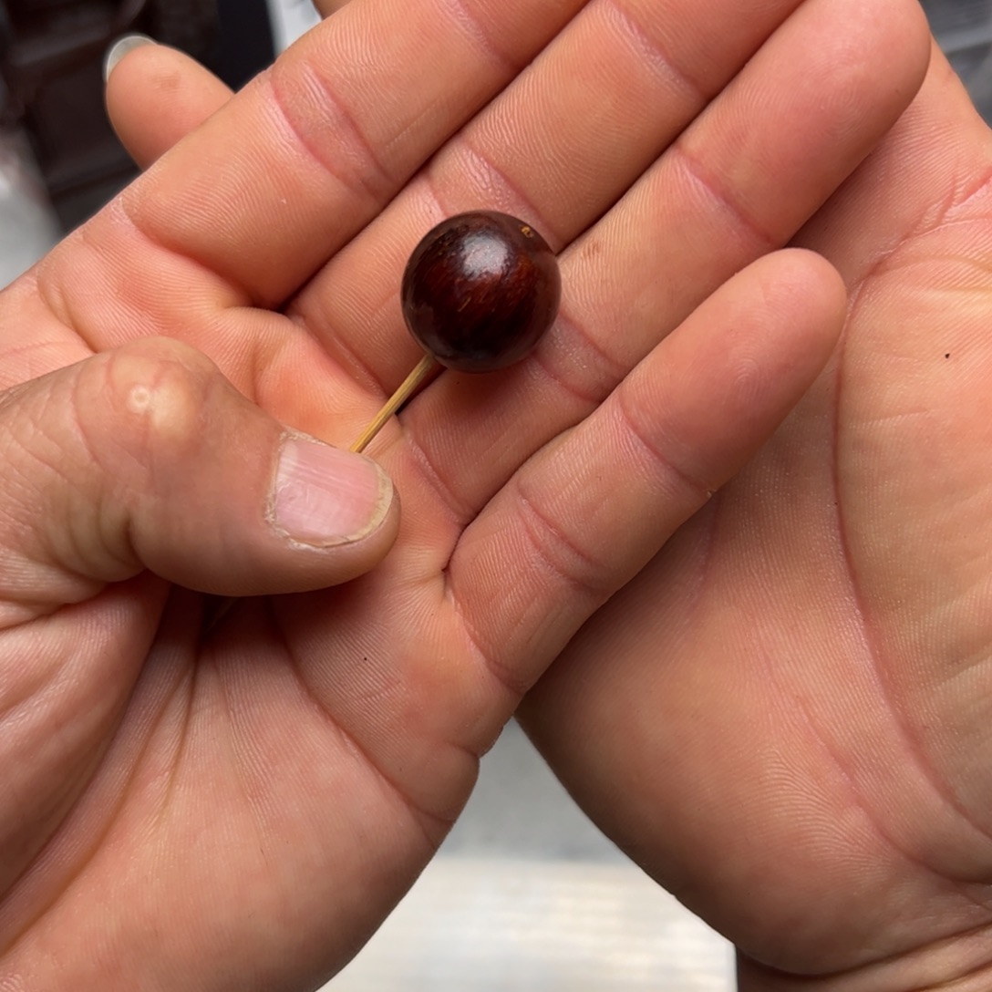 树脂只买单纯的吊坠，没带链子，属的性质。