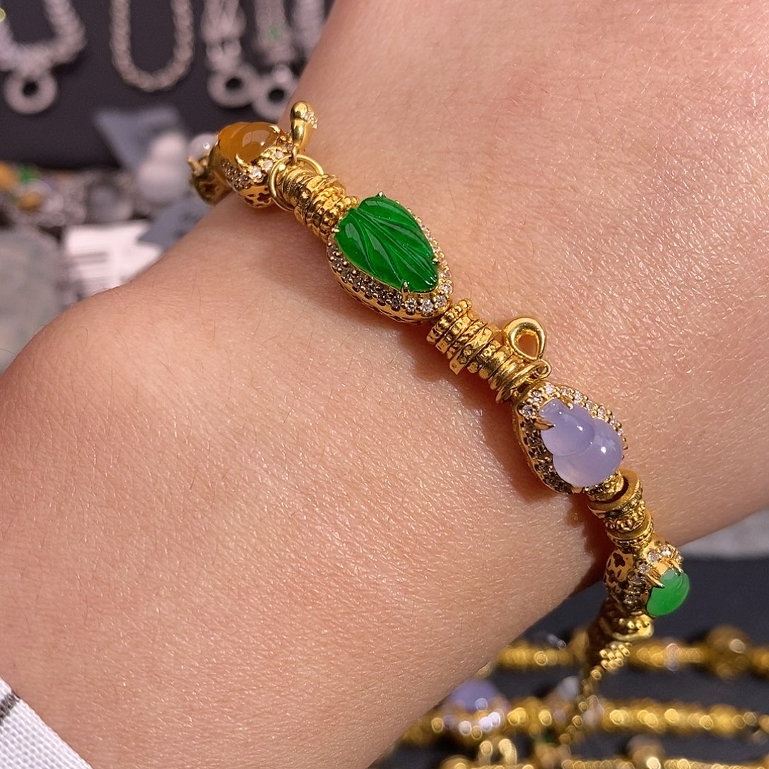 翡翠18K金镶嵌戒指