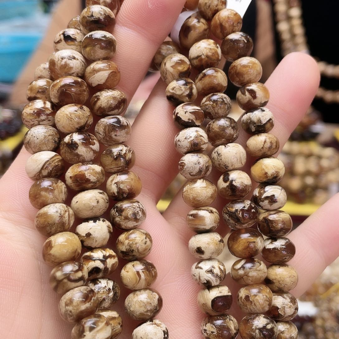 琥珀裸石未镶嵌九