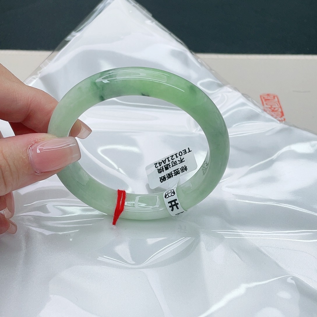 翡翠手镯未镶嵌正56.3