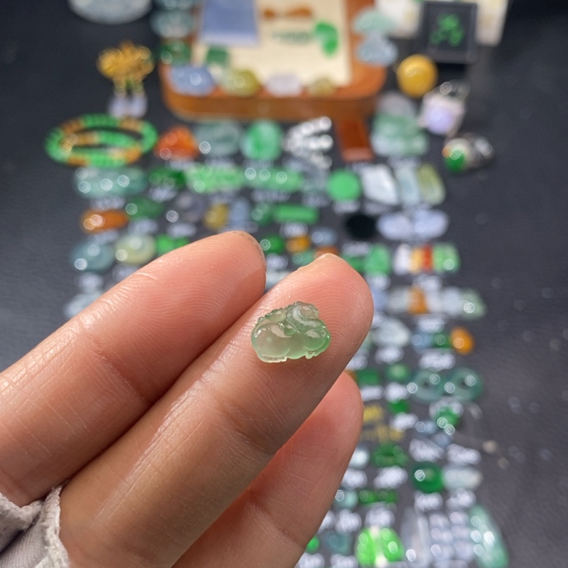 【闪购商品】翡翠挂件未镶嵌马