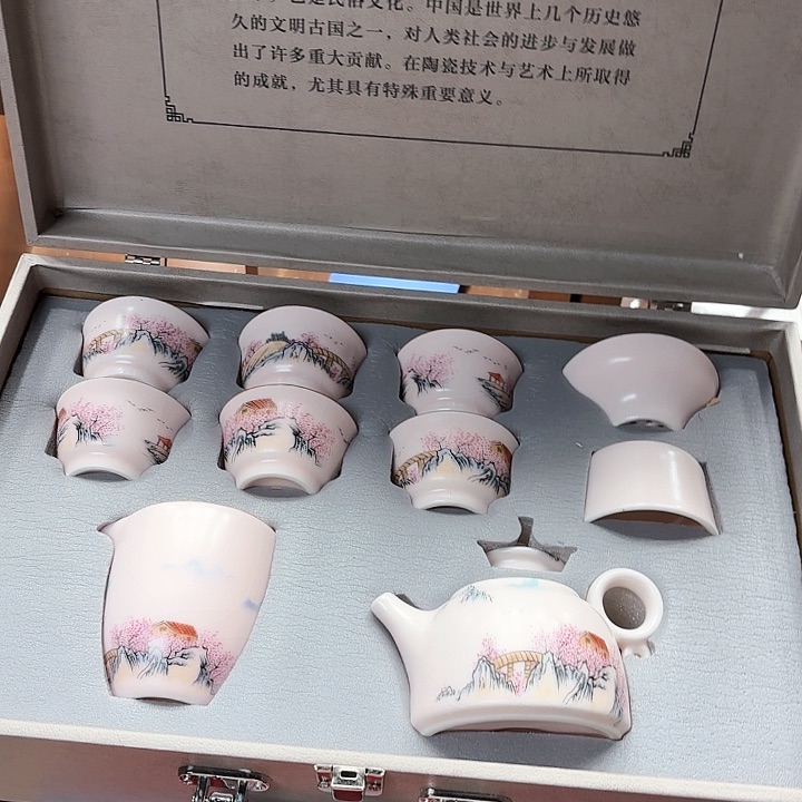 孤品茶具套装等等。     