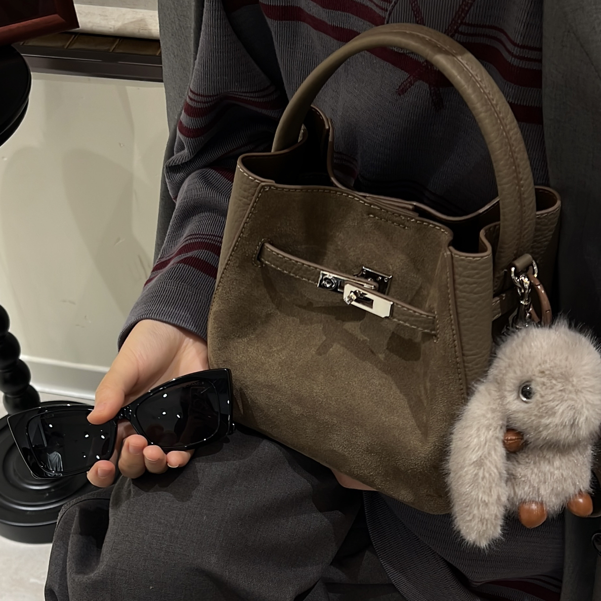磨砂皮凯丽水桶   单肩包斜挎包带首批赠兔子挂件6127-1