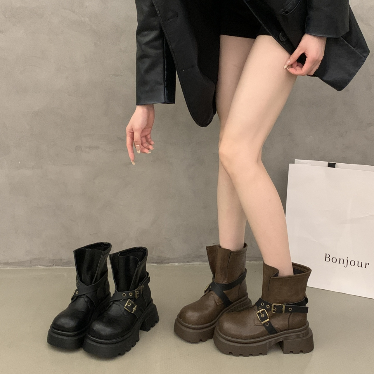 大码女鞋41-43欧范厚底短靴女秋时尚小个子增高皮带扣炸街马丁靴