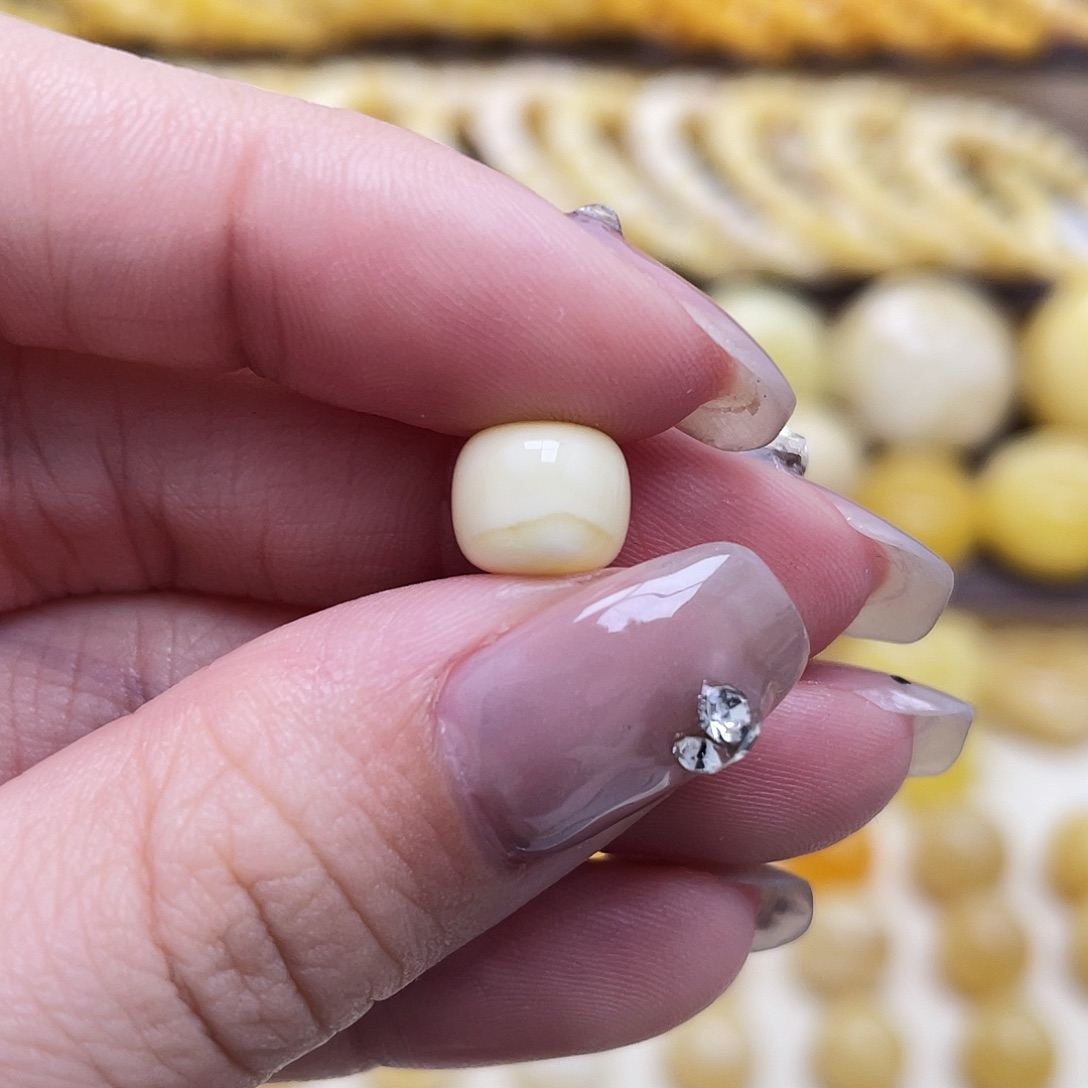 琥珀未镶嵌裸石8.6*7.5mm老型