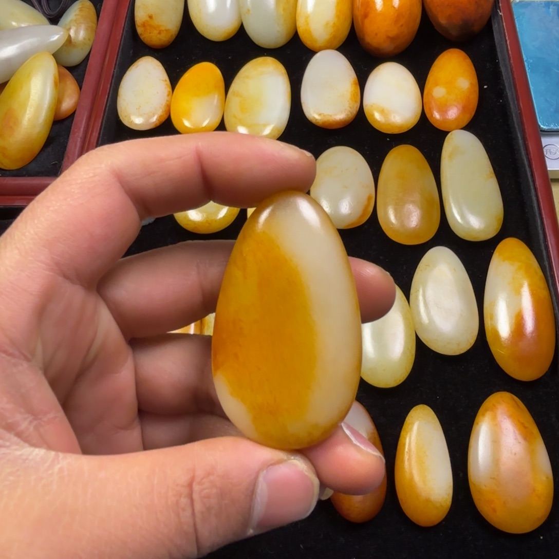 醉***柔和田玉未镶嵌颈饰