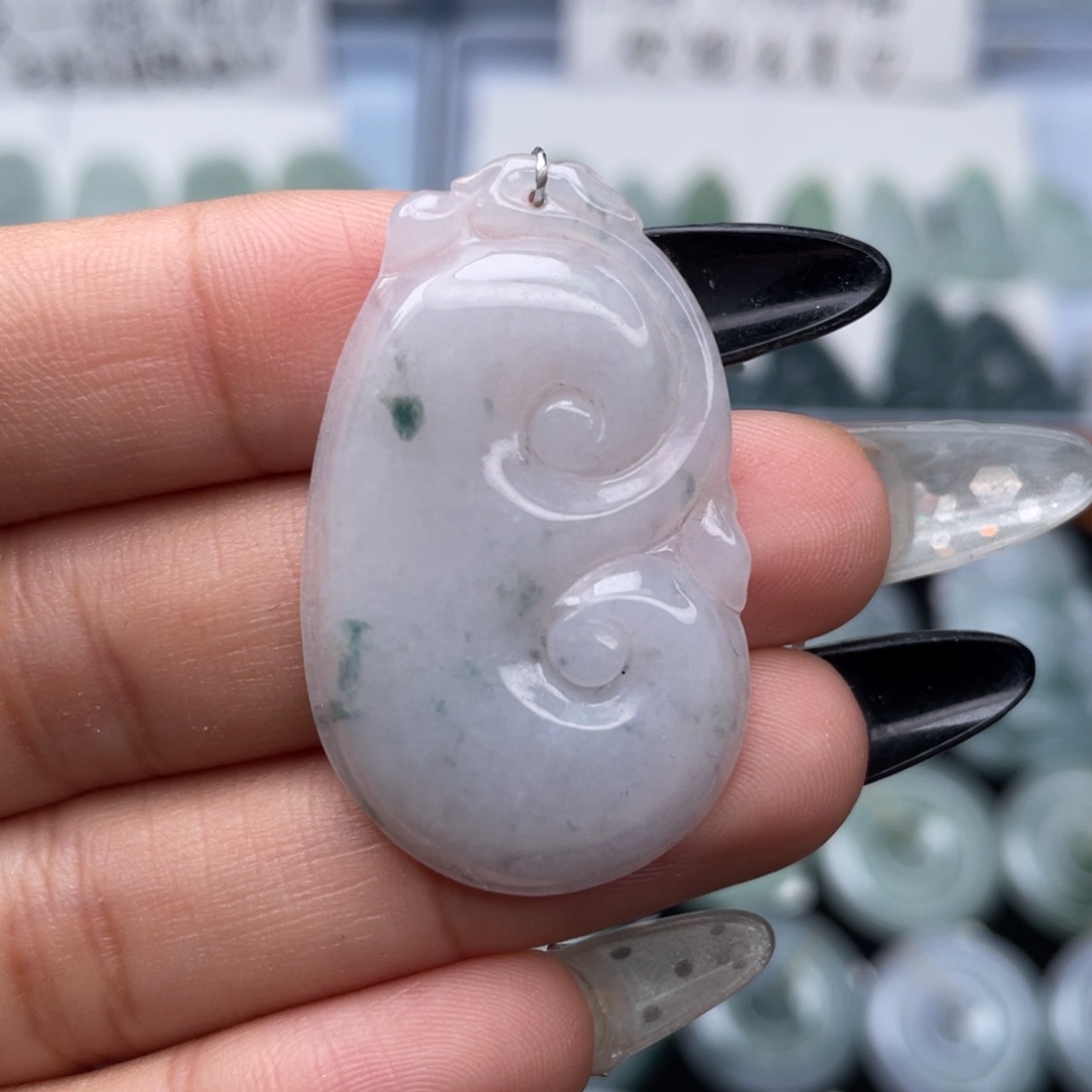 翡翠未镶嵌颈饰如意