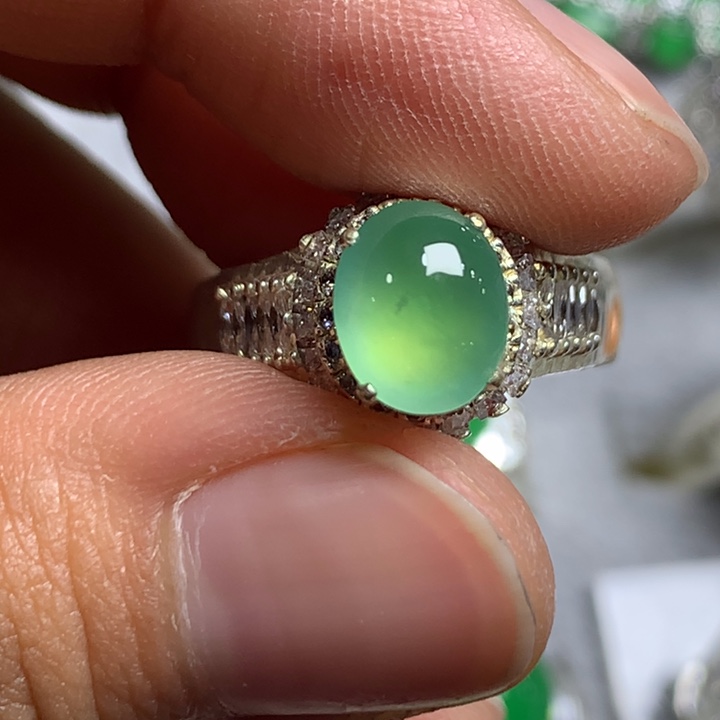 翡翠未镶嵌戒指铜托，卖裸石，需要二次镶嵌