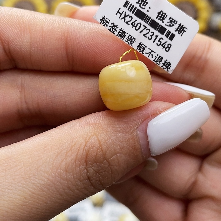 琥珀裸石未镶嵌老型尺寸13.2*11.7mm带粉点