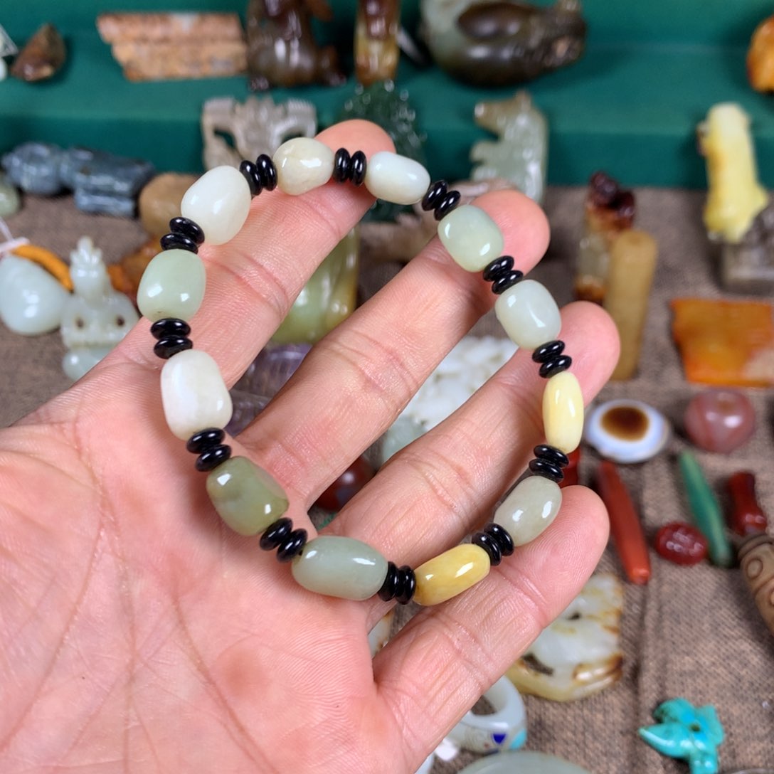 和田玉颈饰未镶嵌