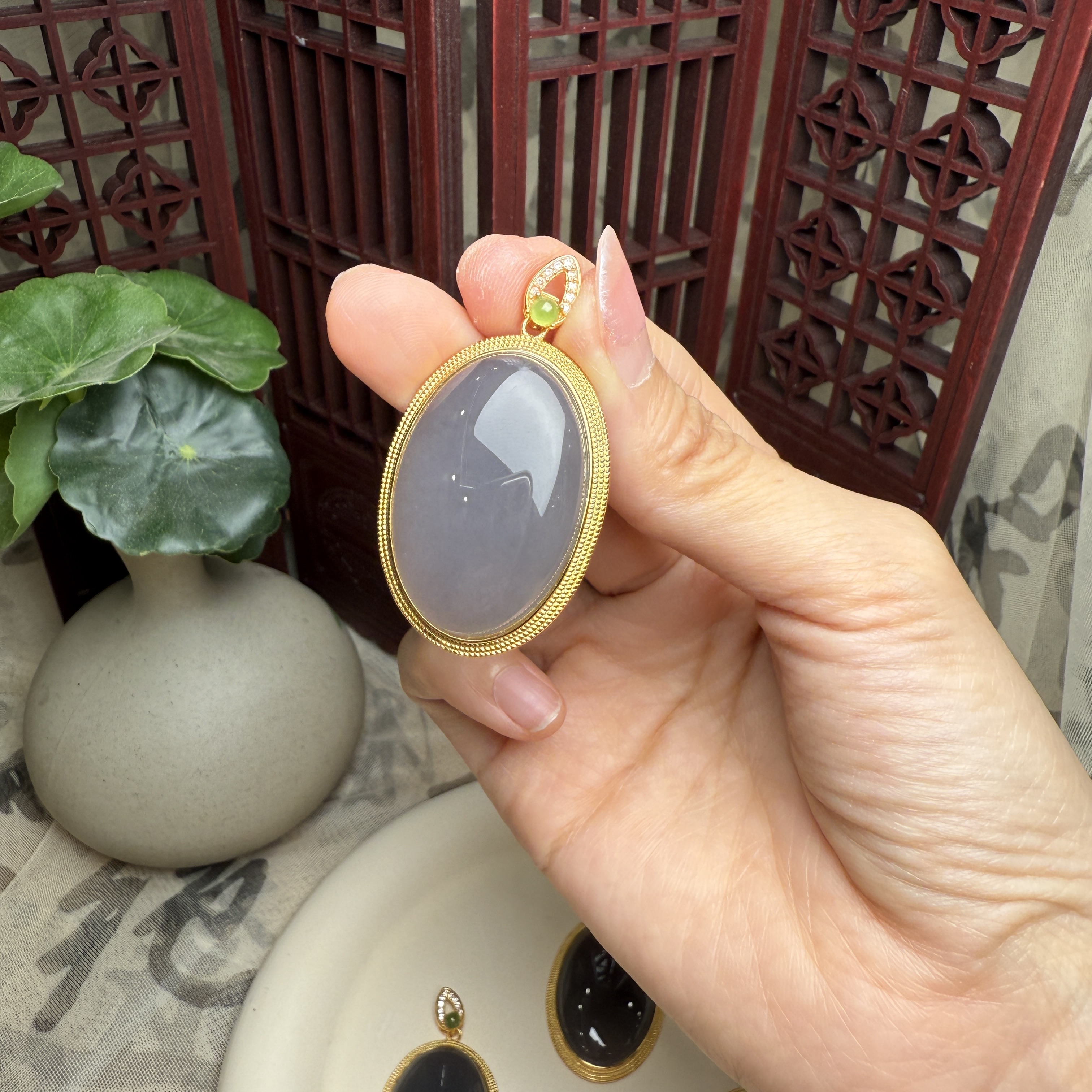 B097天然和田玉浓烟紫高品质玉坠多样性发其一