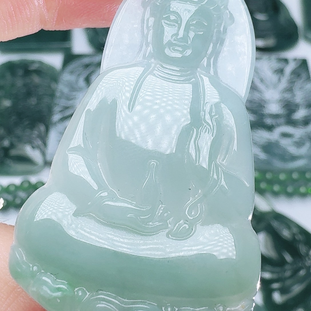 翡翠未镶嵌颈饰天然的A货翡翠多样性发其一 