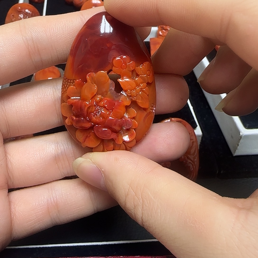 南红玛瑙未镶嵌颈饰