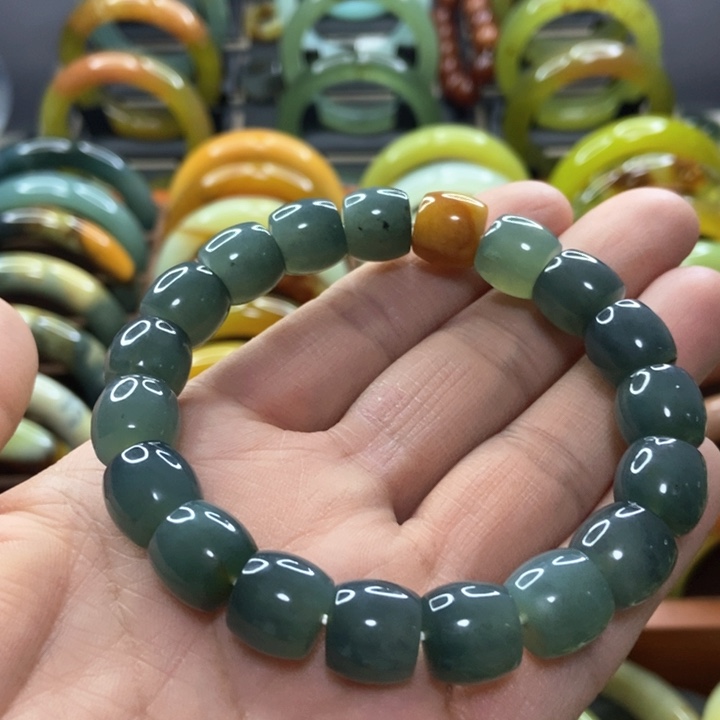 蛇纹石玉手镯未镶嵌