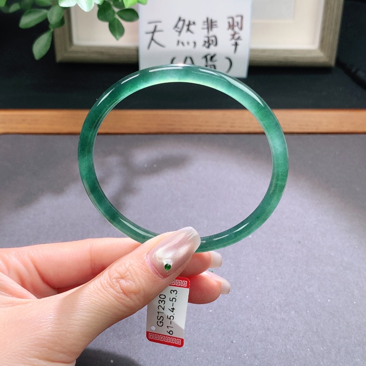 翡翠手镯未镶嵌天然翡翠手镯