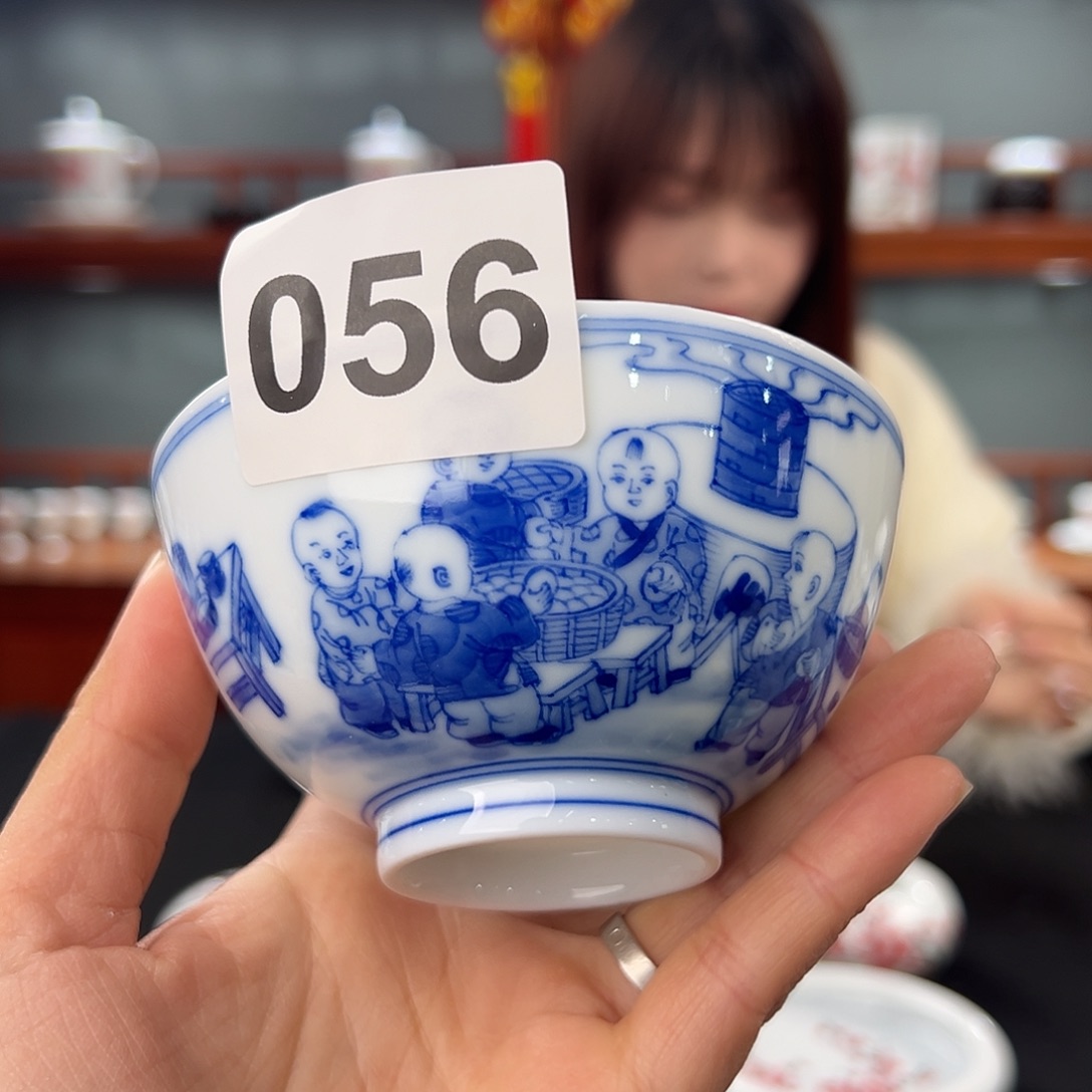 天****情柴窑青花童趣主人杯 瑕疵变形