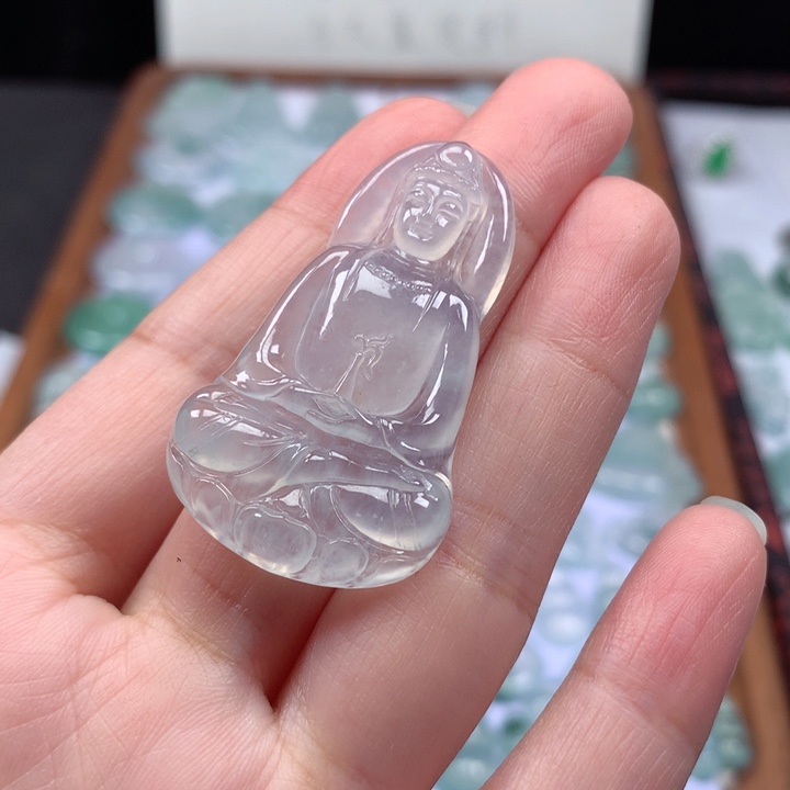 颈饰未镶嵌翡翠冰种素衣观音