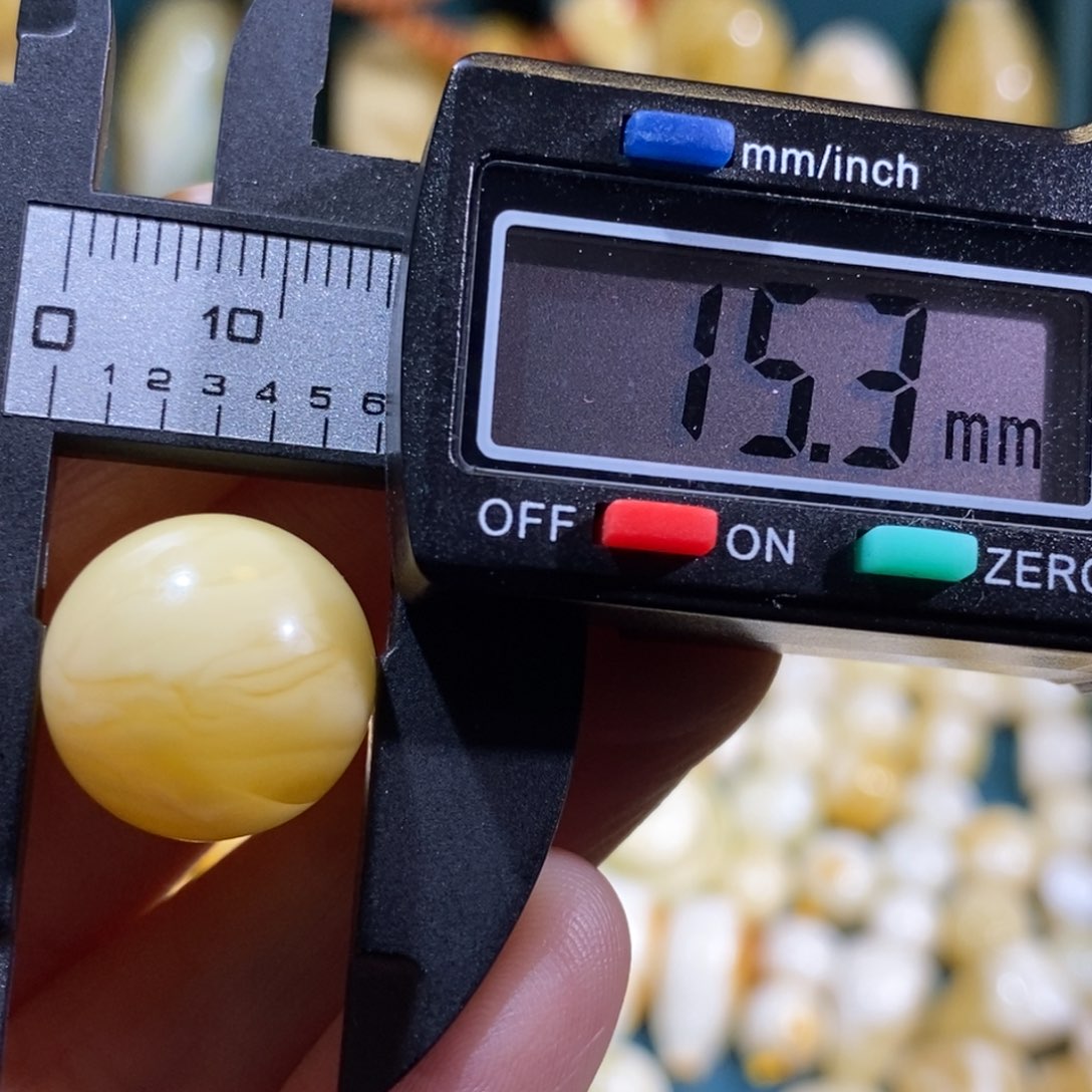 蜜蜡裸石未镶嵌微瑕