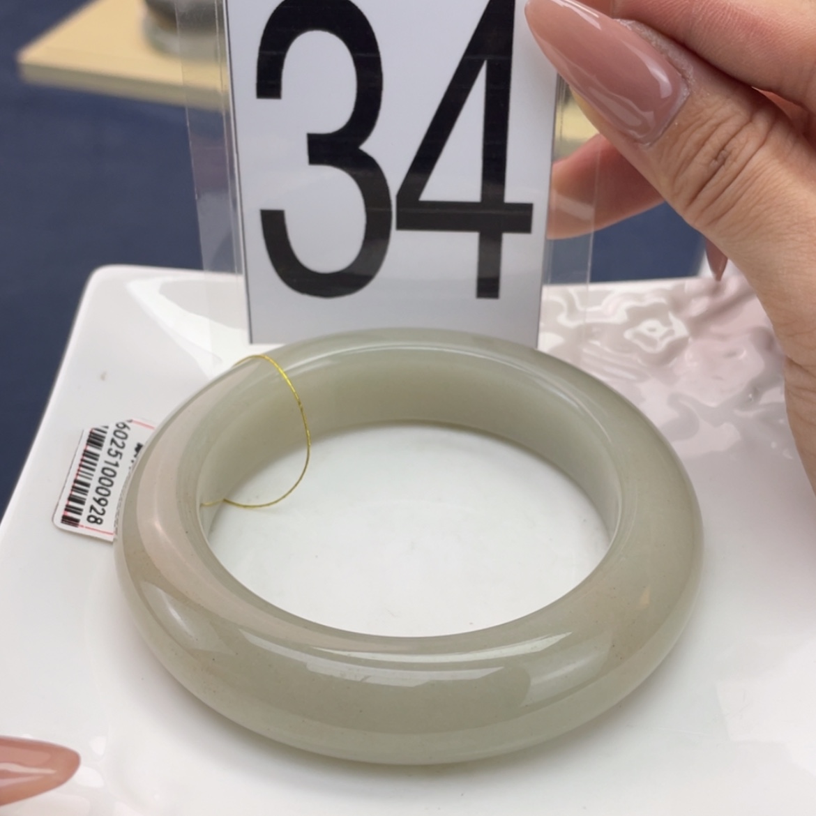 【闪购商品】石英质玉手镯未镶嵌